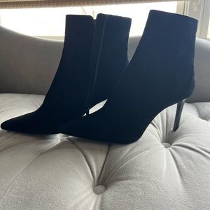 New w/o box Banana Republic suede bootie with leather lining 9 1/2